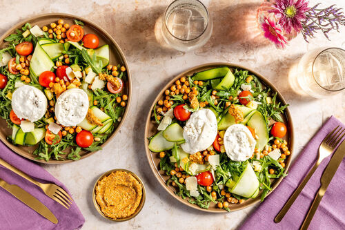 Burrata auf italienischem Salat