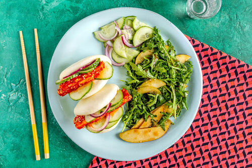 Baos mit Gurken und Tofu in Gochujang-Glasur