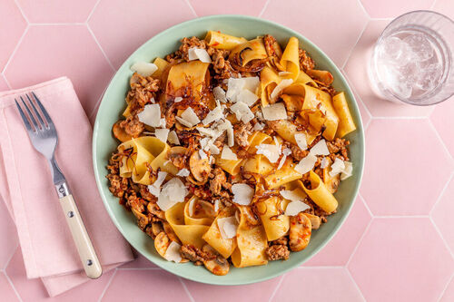 Handgesneden papardelle met bolognese