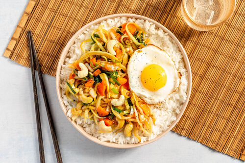 Snelle roerbak met cashews en ei