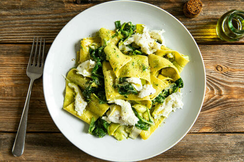Handgesneden pasta met mozzarella