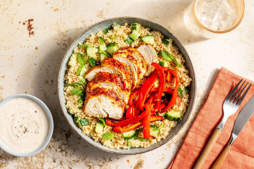 Kruidige ovenkip met paprika op couscous