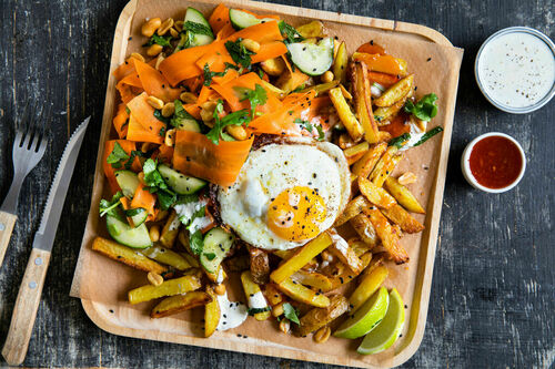 Loaded fries met gebakken ei