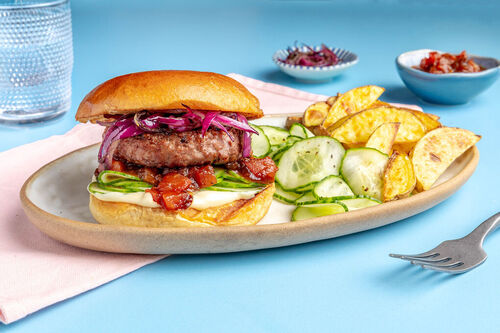Veganer Burger mit Tomaten-Chutney-Dip