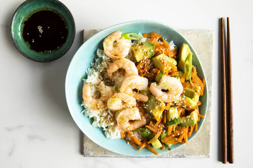 Poké bowl met garnalen