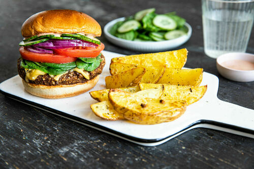 Hafer-Linsen-Burger mit Käse und Miso