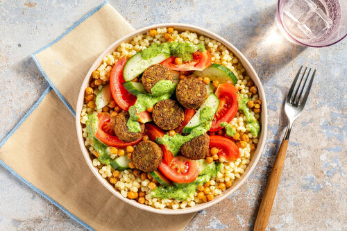 Falafel met tomaten-komkommersalade