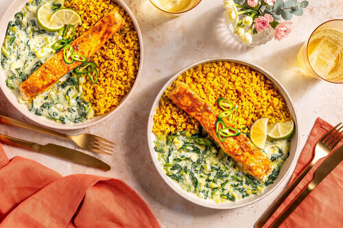 Pochierter Korma-Lachs in Kokosmilch