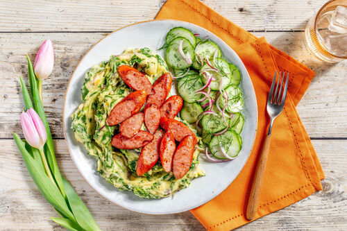 Cremiger Spinat-Stamppot mit Rauchwurst
