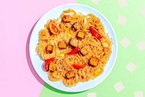 Indonesische Nudelpfanne mit Tofu