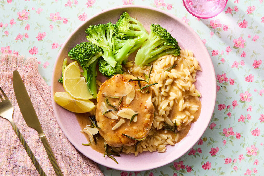 Rosemary Chicken with Parmesan-Lemon Orzotto & Broccoli | Dinnerly