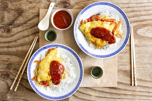 Plons enthousiast Bel terug Chinese omelet met roerbakgroenten en zoetzure tomatensaus met rijst |  Marley Spoon