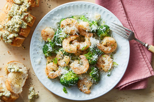 Garlic Herb Shrimp Broccoli With Mediterranean Cheese Bread Marley Spoon