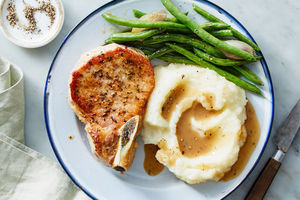 Pan Seared Pork Chops Mashed Potatoes With Rosemary Gravy Roasted Green Beans Marley Spoon