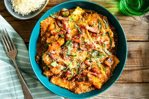 Ricotta-Spinat-Tortelli und knuspriger Speck