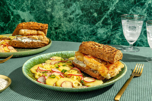 Panierter Kabeljau im Vollkornbrötchen