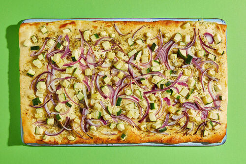 Zucchinipizza mit Kräuter-Crème-fraîche