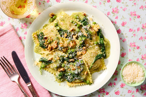 Cheese Ravioli & Pesto Cream Sauce