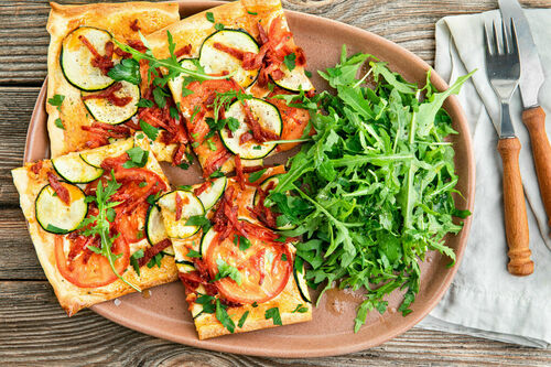 Flammkuchen mit Chorizo und Zucchini