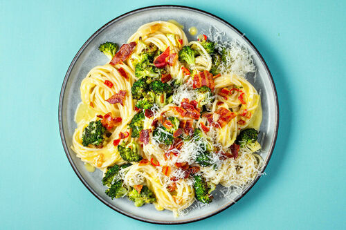 Pasta mit Speck in Chili-Zitronen-Sauce