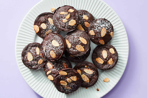 Mini Flourless Chocolate Cakes with Almonds