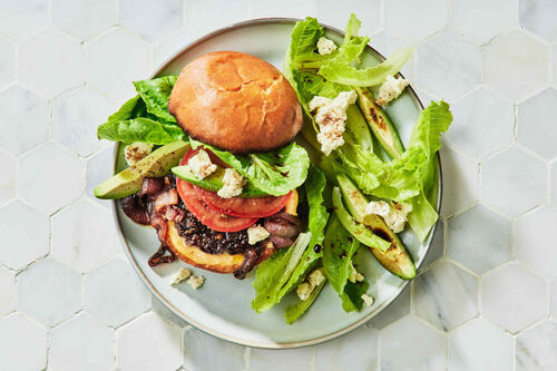 15-Min Smoky Wagyu Beef and Aioli Burgers