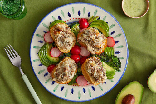 Thunfisch-Crostini mit Avocado