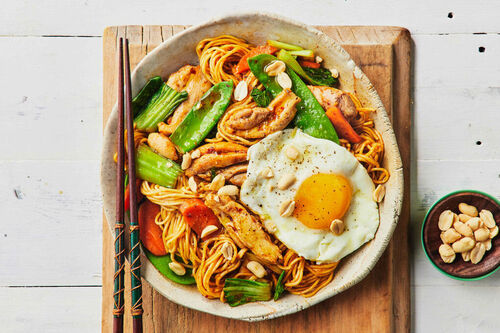 Fast Spicy Chicken Mie Goreng