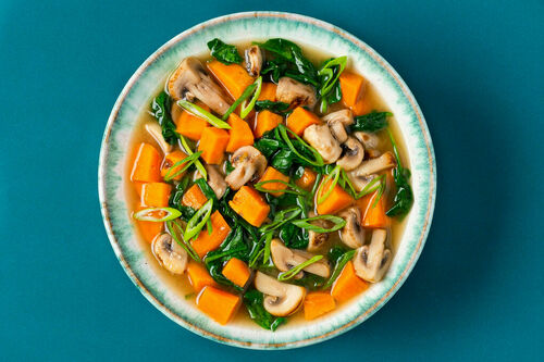 Leichte Süßkartoffel-Miso-Suppe