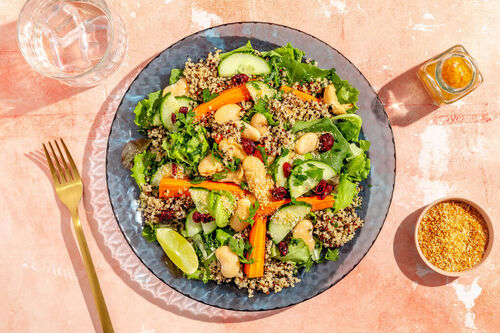 Quinoa-Bohnen-Salat mit Kokosraspel