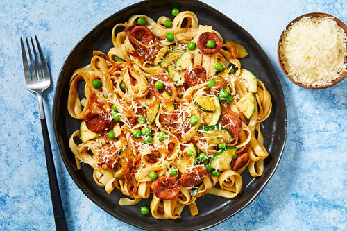 Chorizo Parmesan Tagliatelle With Peas And Zucchini Marley Spoon Je vous propose une recette de sables qui sentent bon l'ete, au parmesan et chorizo. chorizo parmesan tagliatelle with peas and zucchini