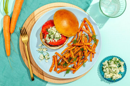Griechischer Veggie-Burger mit Feta