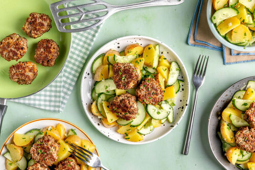 Aardappelsalade met rundergehaktballen