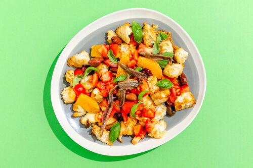Italiaanse panzanella met ansjovis