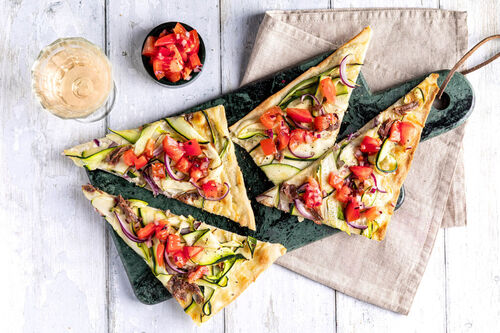 Flammkuchen met groente en ansjovis