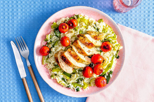 Bio-kipfilet met basilicum op romige risotto