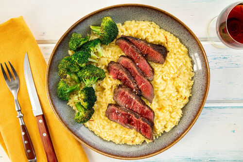 „Planted“-Steak mit Safranrisotto