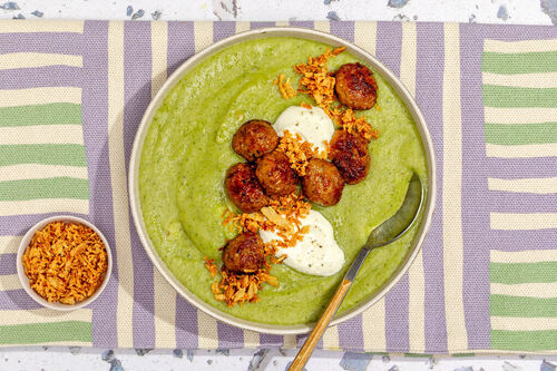 Broccolisoep met kipgehaktballetjes