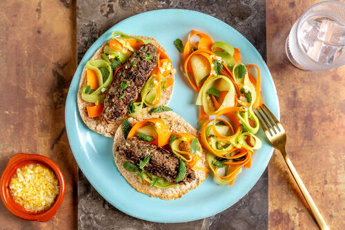 Köfte van rundergehakt met pitabrood