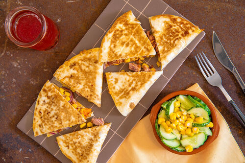 Thunfisch-Quesadillas mit Cheddar
