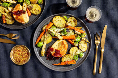 Panierter Camembert an Ofengemüse