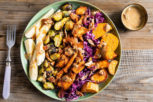 Veganer „Hähnchen“-Salatteller