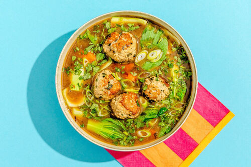 Asiatische Hackbällchen-Gemüse-Suppe