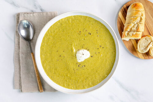 Sanfte Brokkoli-Gemüsesuppe
