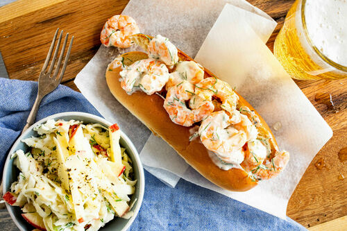 Saftiges Garnelenbrötchen mit Dill