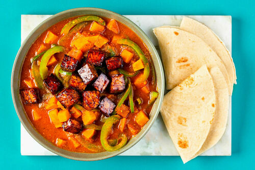 Süßkartoffel-Curry mit knusprigem Tofu