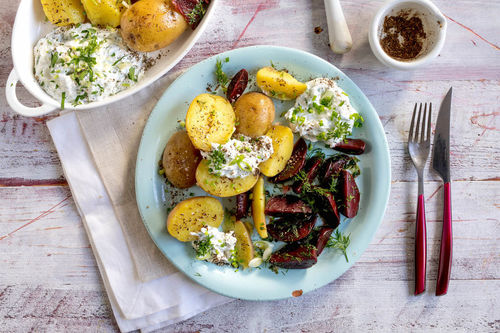 Pellkartoffeln Mit Quark Und Warmem Rote Bete Salat Marley Spoon