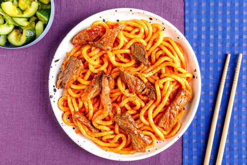 Scharfe Rindfleisch-Nudelpfanne