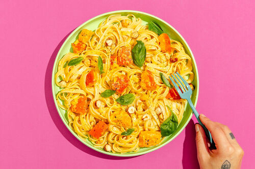 Romige tagliatelle met pompoen en basilicum