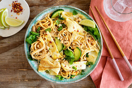 Thaise noedelsalade met omelet
